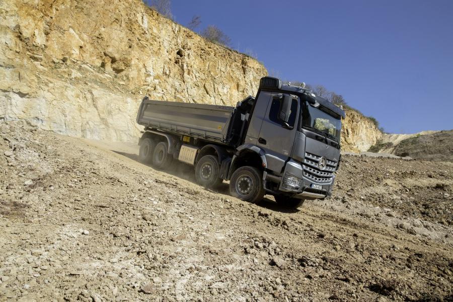  Mercedes-Benz Arocs 4151 8x8 2015 года  (фото 2 из 4)